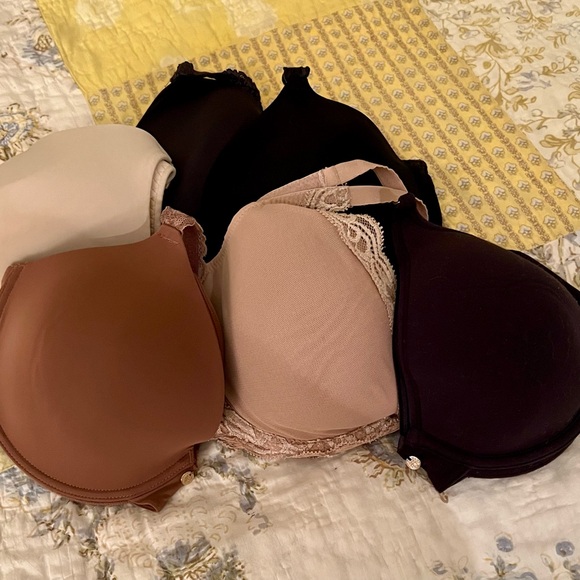 Natori Bundle of Bras. - Picture 12 of 13